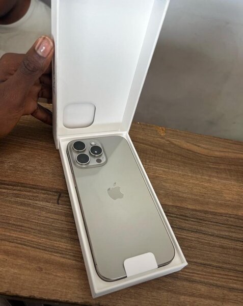 16pro max 256gig eSIM locked Cc - 12 GHS 11,500