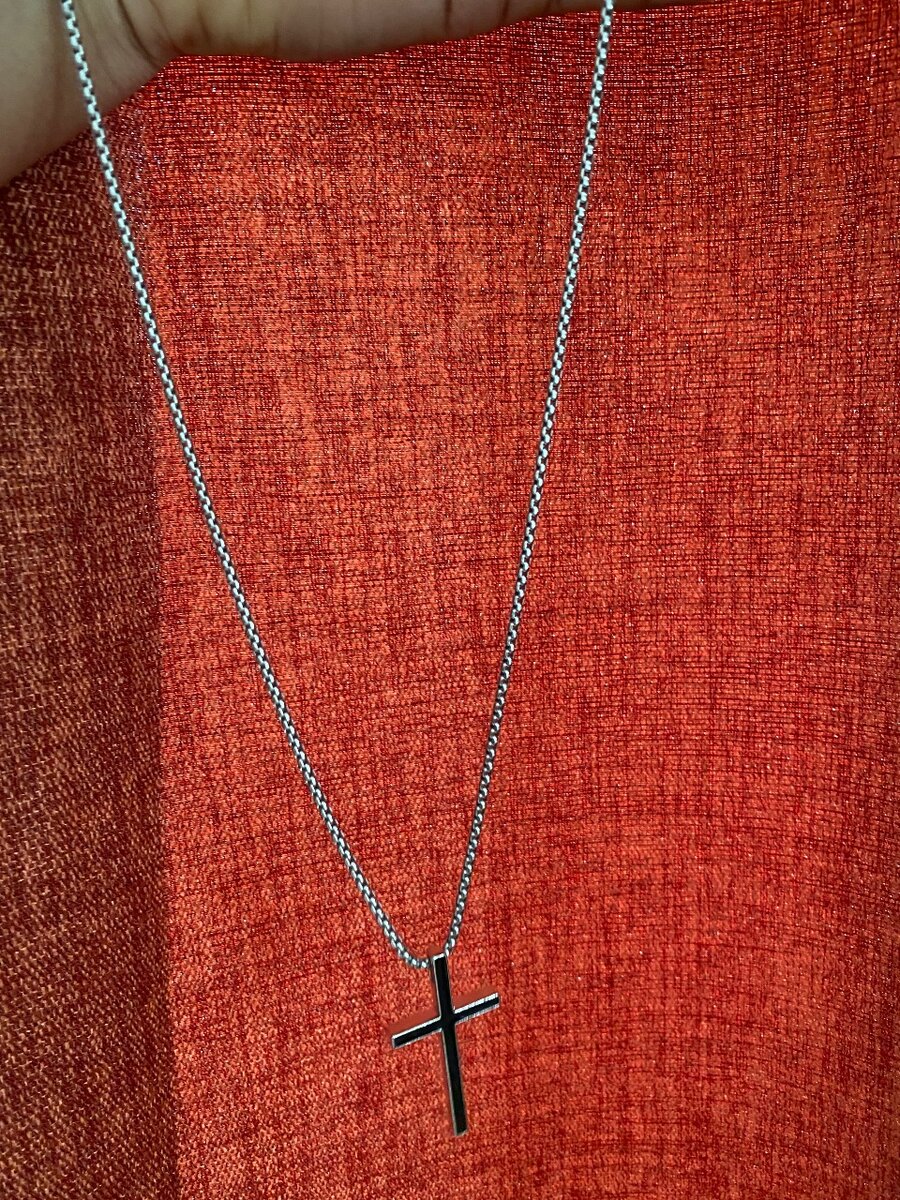 collier avec pendentif croix