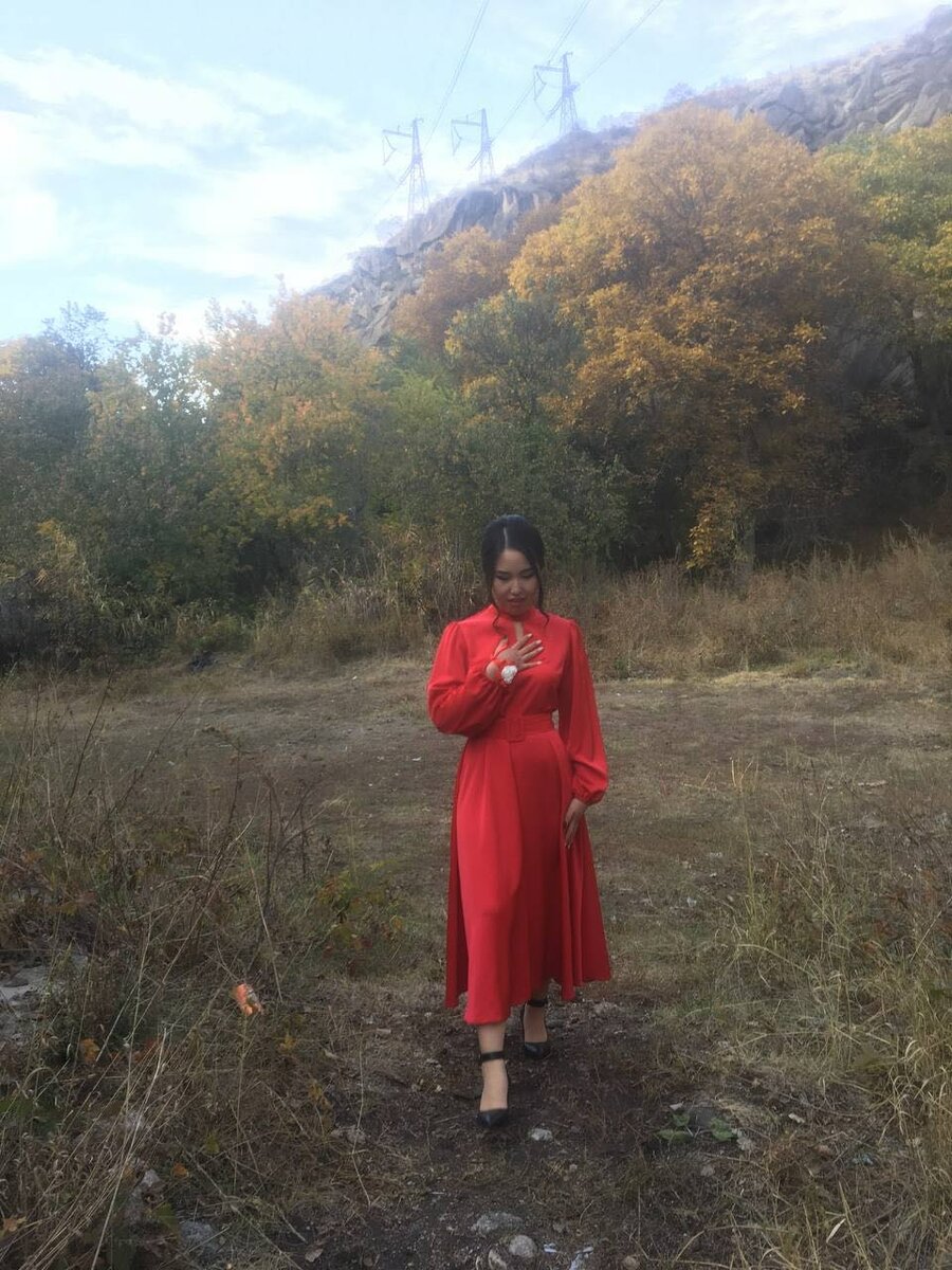 Красное платье