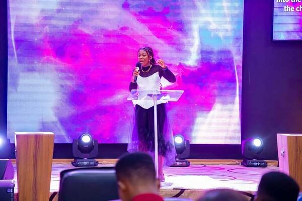 Sparkling Silver Arc pulpit