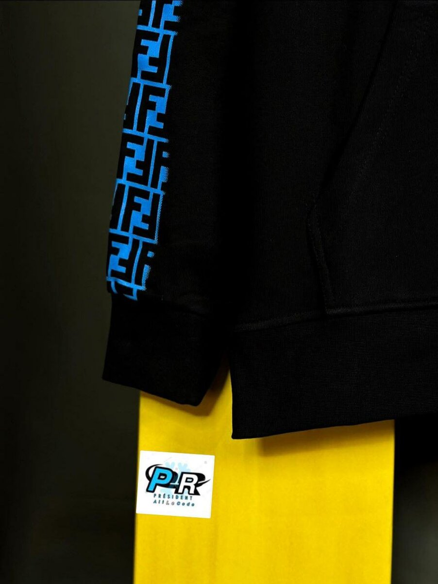 Sweat à capuche Fendi noir