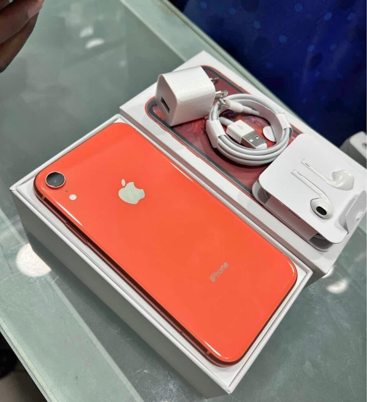 iPhone XR rouge neuf