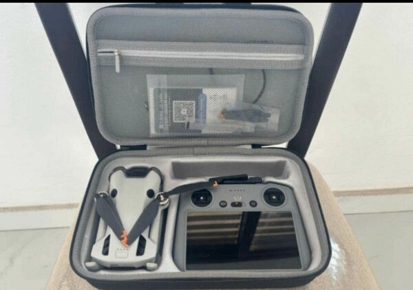 Drone compact avec télécommande