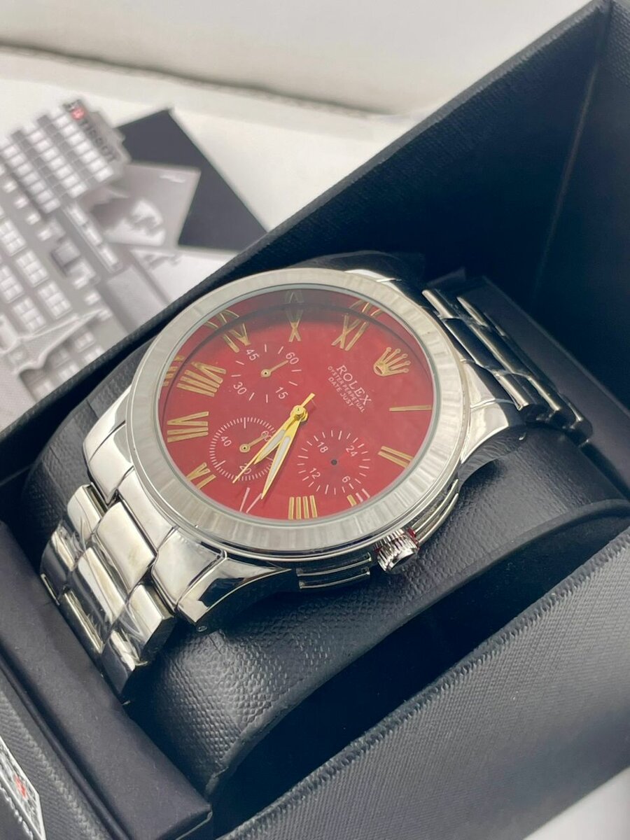 Montres élégantes en acier inoxydable