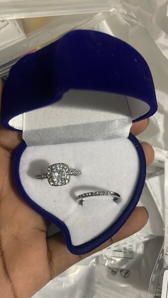 Bague de fiançailles élégante