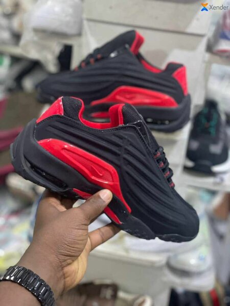 Basket Nike nocta dans carton