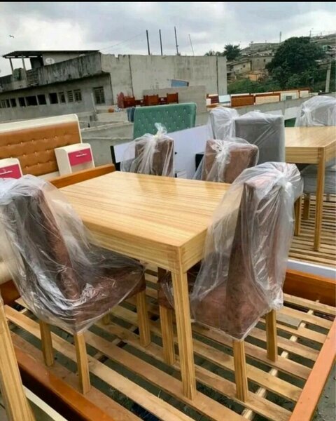 Table à manger en bois