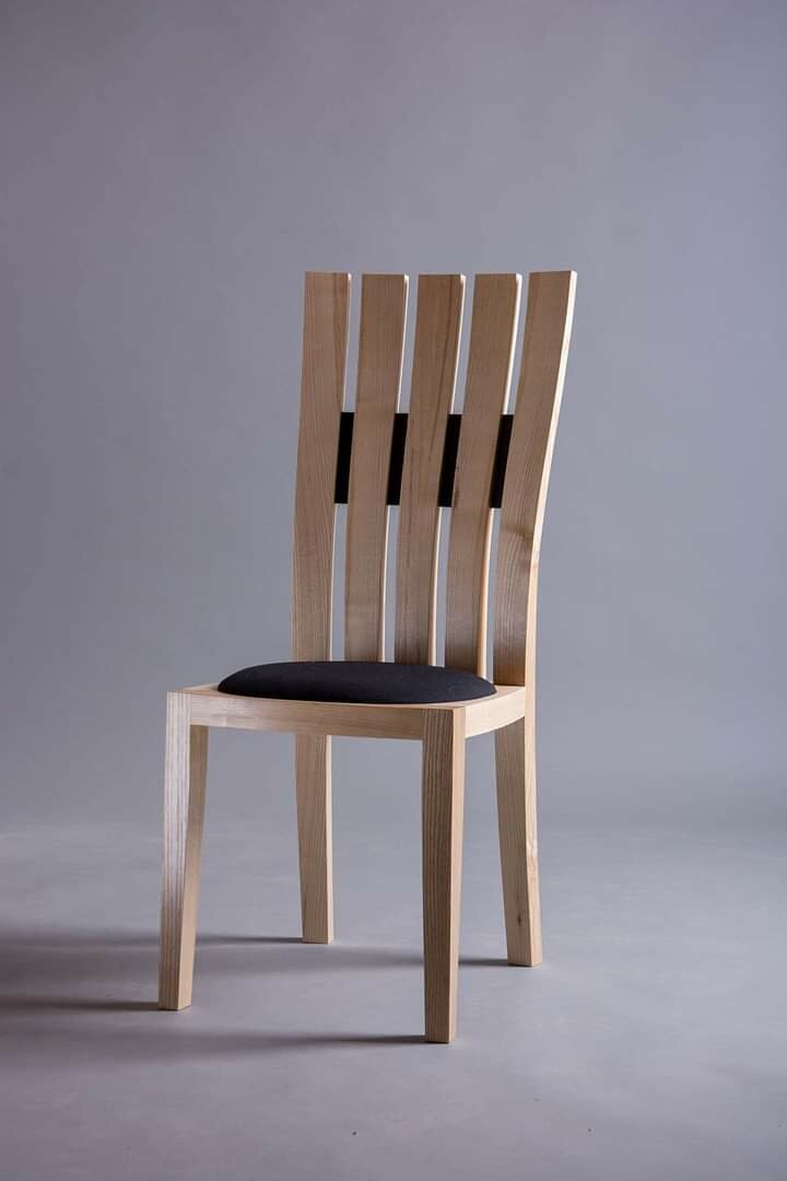 Chaise en bois élégante