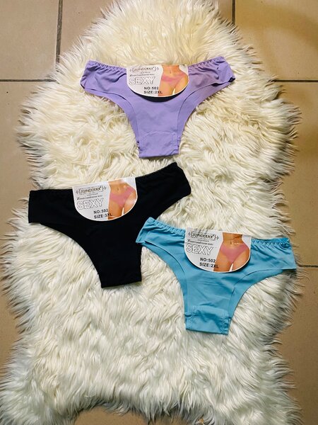 Culottes en dentelle et coton