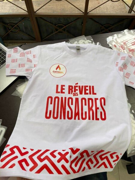 T-shirt et Hoodies "Le Réveil Des Consacrés"