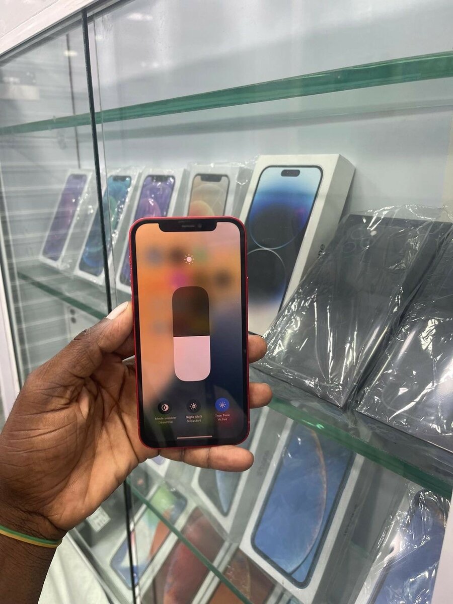 iPhone rouge 128Go débloqué