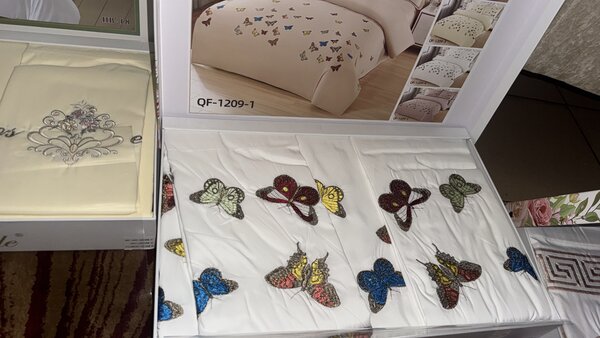 Draps de lit brodés papillons