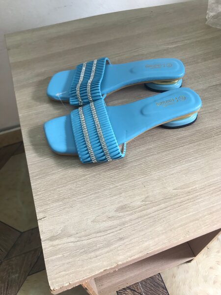 Mules bleues élégantes