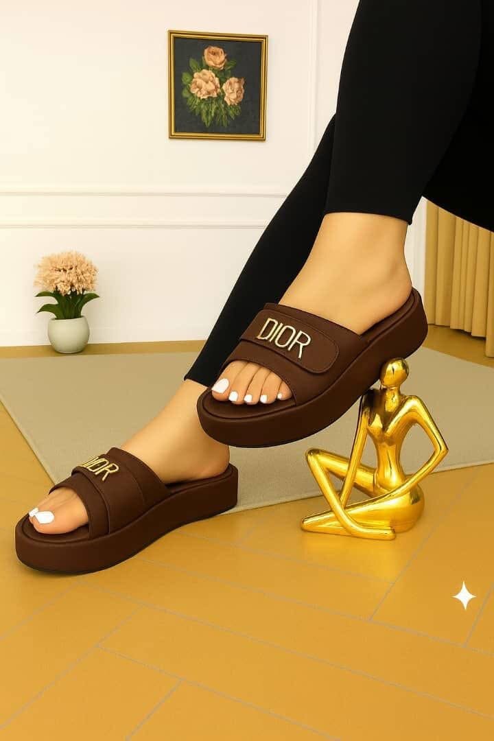 Sandales compensées élégantes