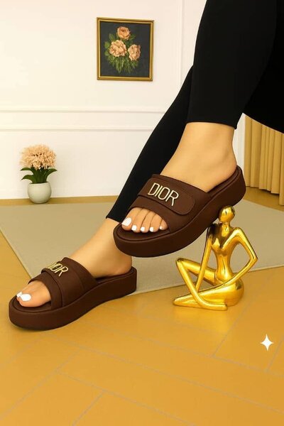 Sandales compensées élégantes