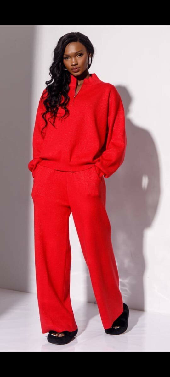 Шикарный трикотажный костюм с добавлением люрекса