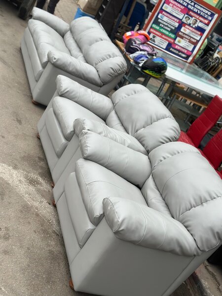 Luxurious Leather Sofa 5sitter