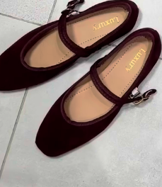 Красивые и удобные балетки, с которым можно дополнить любой простой образ 😍