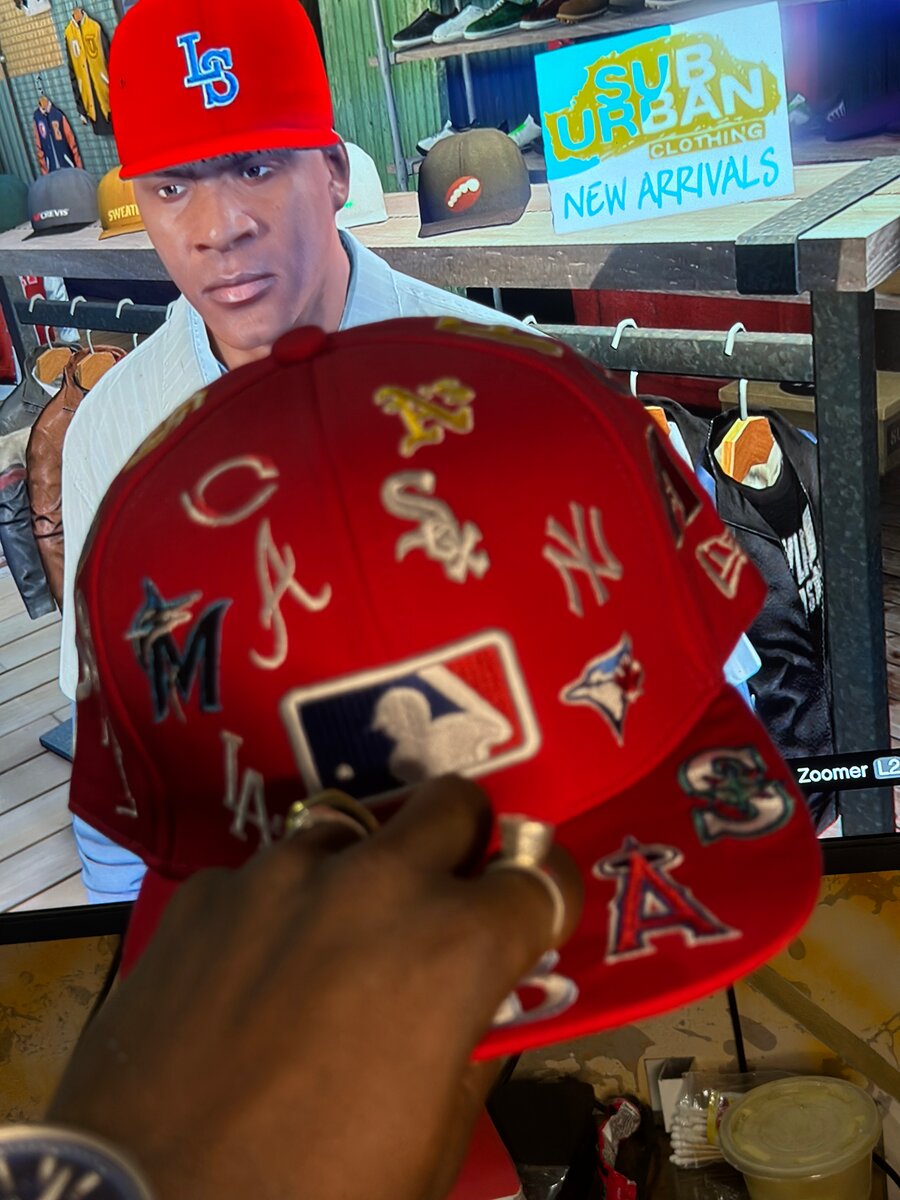 Casquette rouge multi-logo