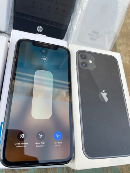 iPhone 11 Simple 64G Noir