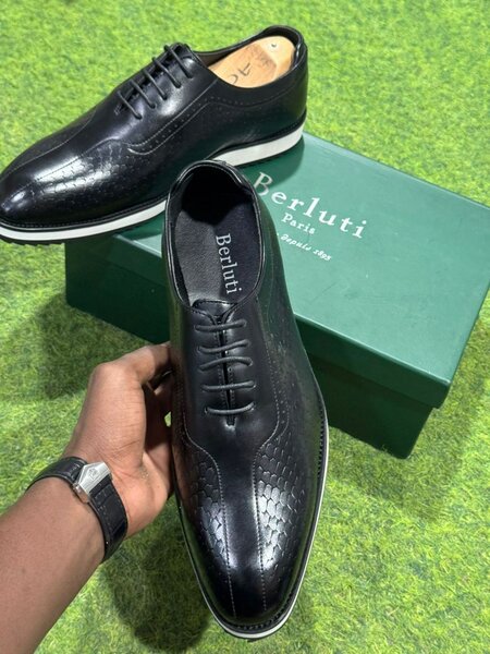 Chaussures élégantes Berluti