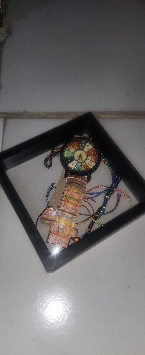 Montre colorée et coffret