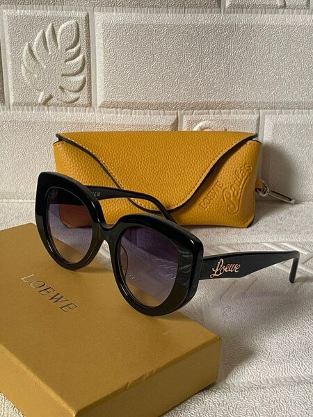 Lunettes de soleil Loewe élégantes
