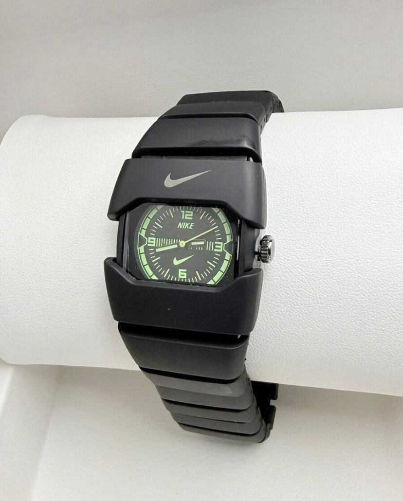 Montre sportive Nike unisexe