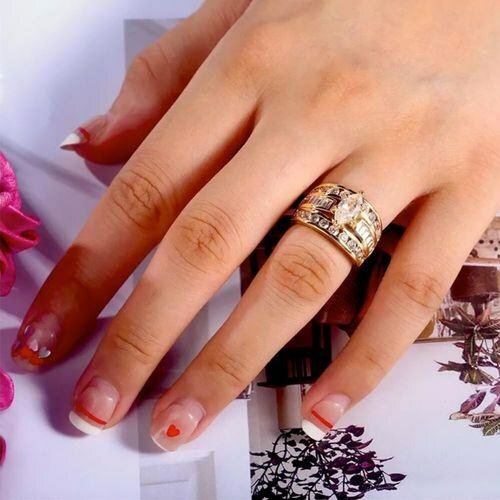 Bague en or avec cristaux étincelants