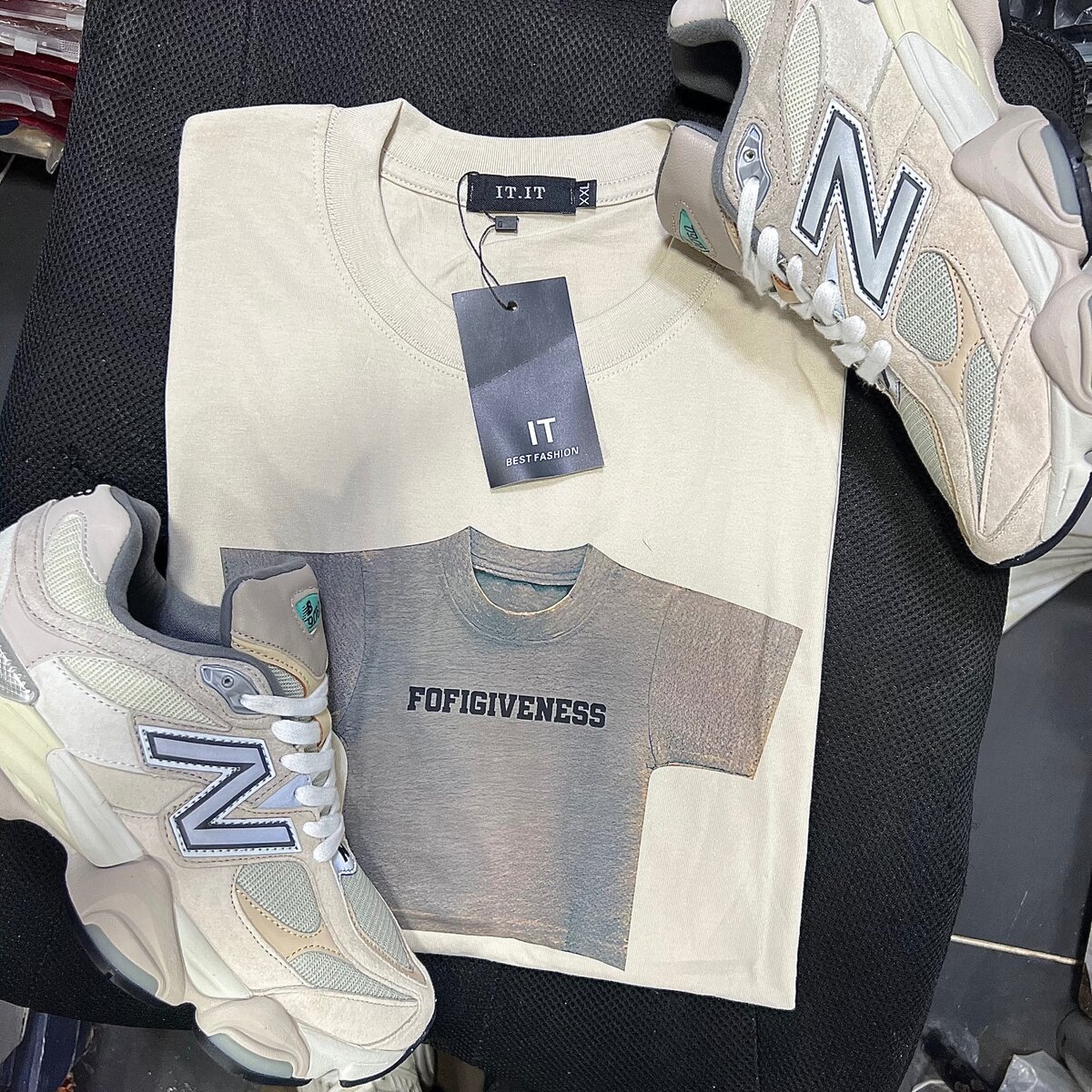 TEE-SHIRTS + CHAUSSURES