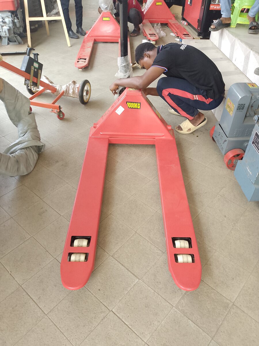 3000KG Pallet  Lifting Machine  Quality