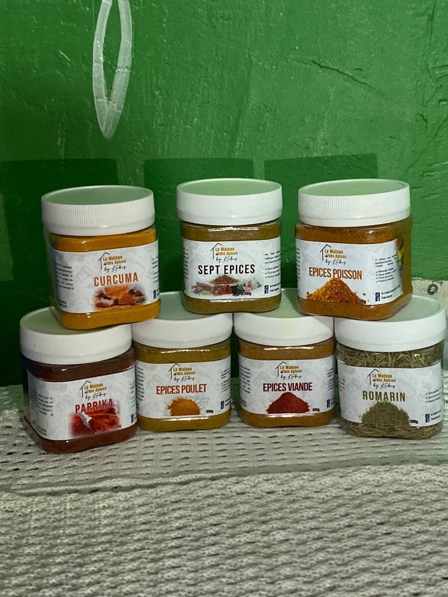 Ensemble d'épices variées