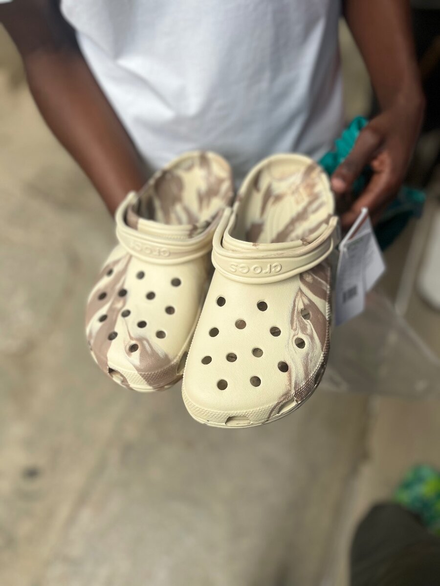 MARBLE CLASSIC CROCS