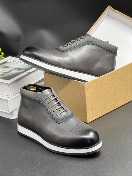 TIMBERLAND GREY AND WHITE