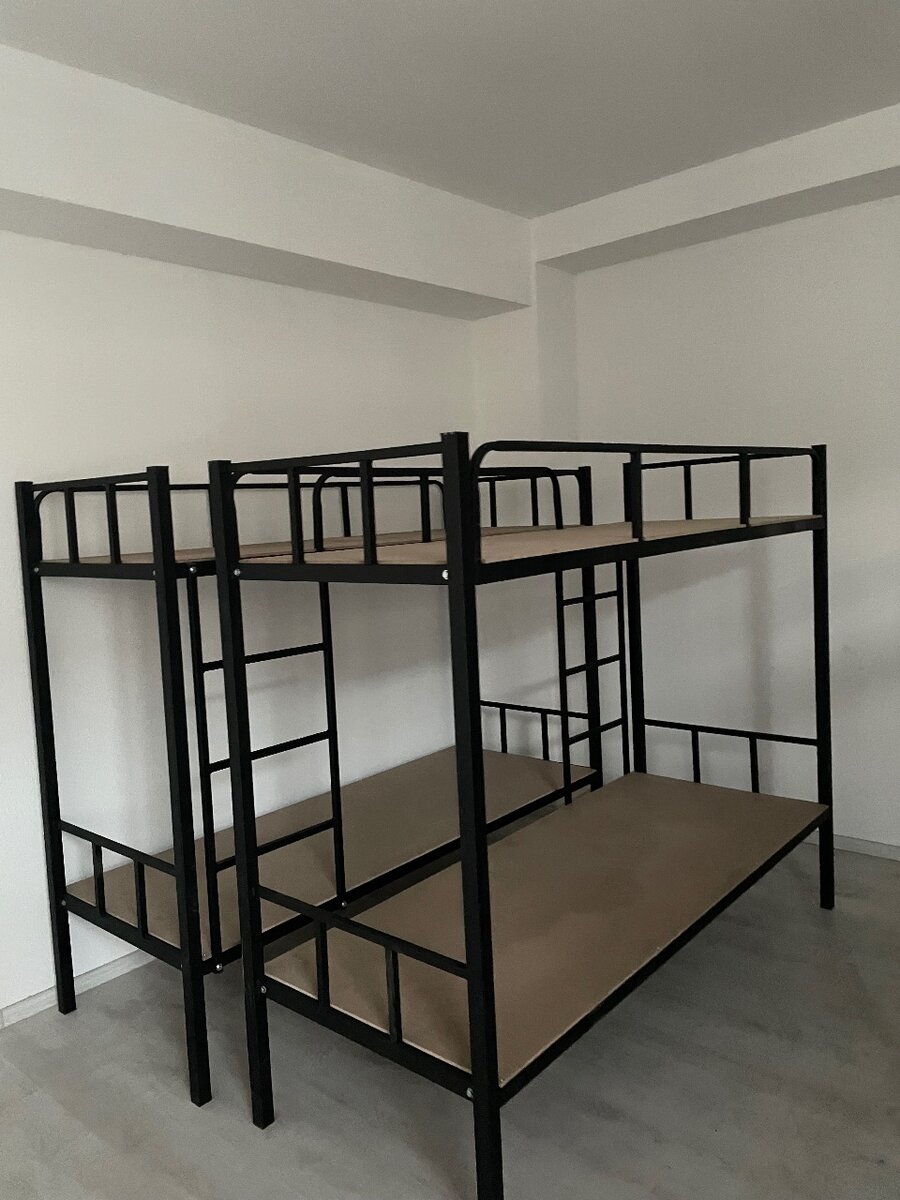 Двух яросная кровать