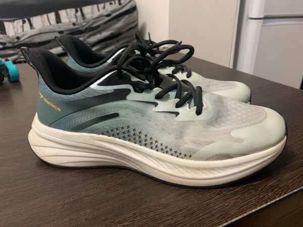 кроссовки спорт