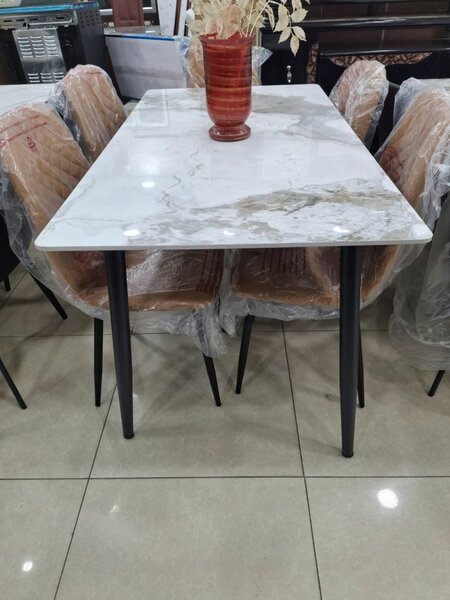 Table à manger moderne marbré