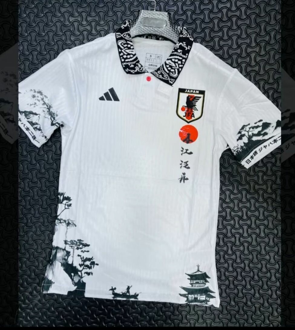 Maillot Japon Adidas écussons en gomme version pro