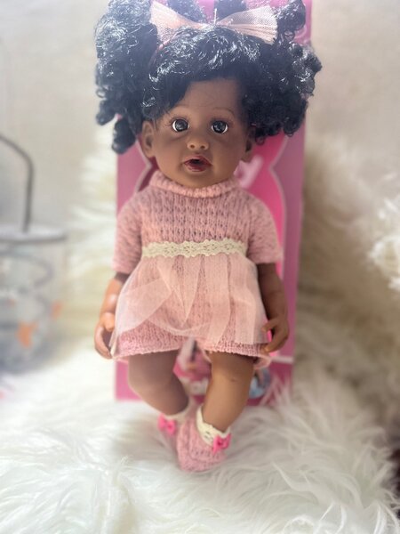 Poupée africaine en silicone