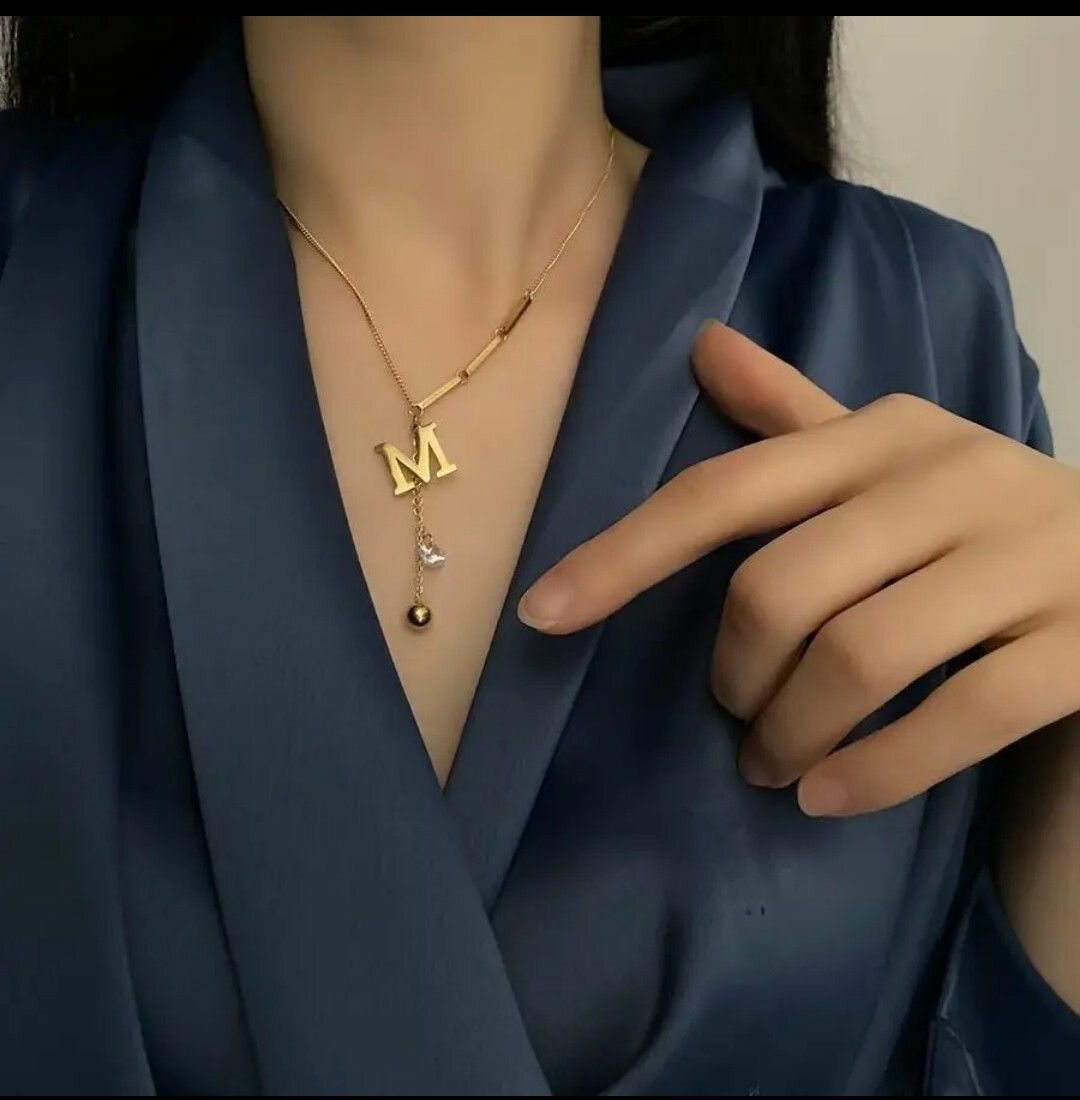 Collier en Or avec Pendentif Lettre M