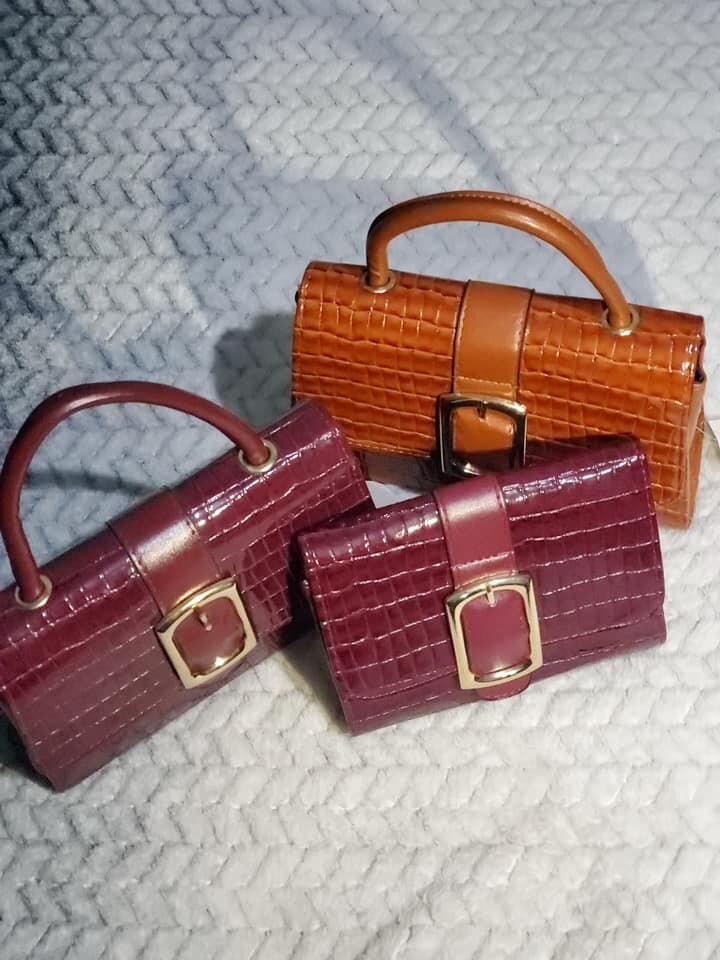 burgundy bag with handle
