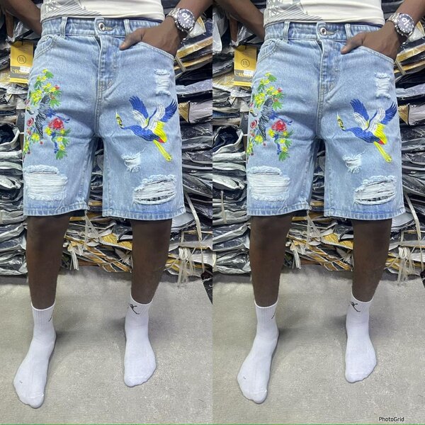 Shorts en jean à motifs fleuris