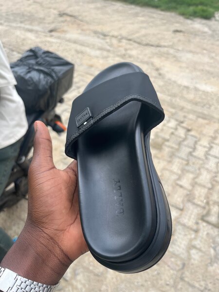 Sandales noires confortables