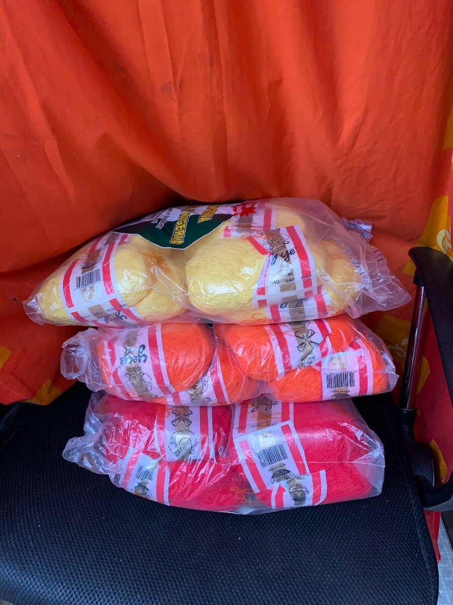 Lot de fils à tricoter colorés