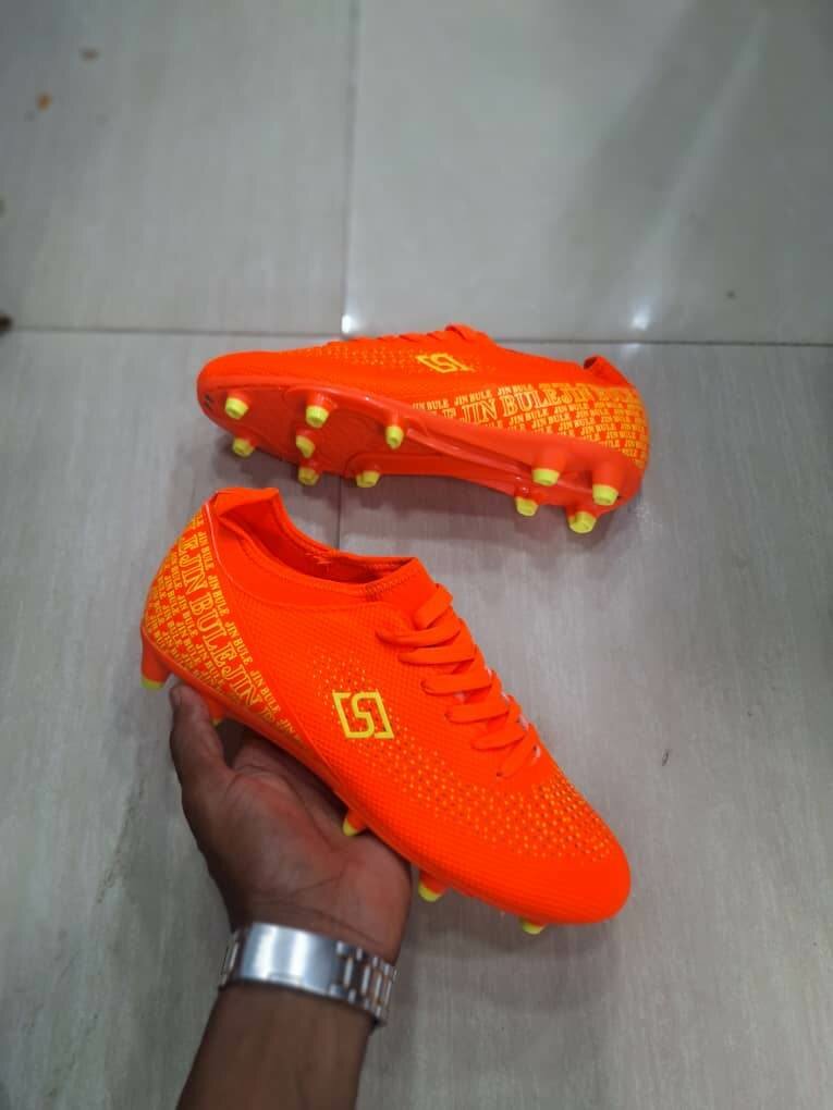 Chaussures de football colorées