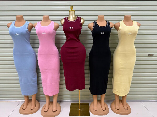 Robe moulante sans manches