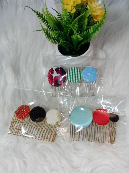 Button Hair Comb