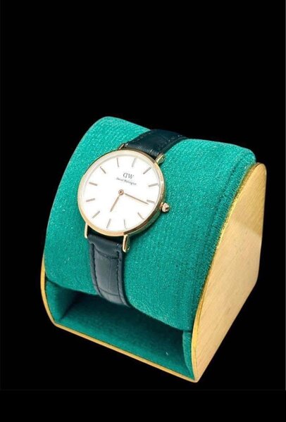 Montre élégante en cuir