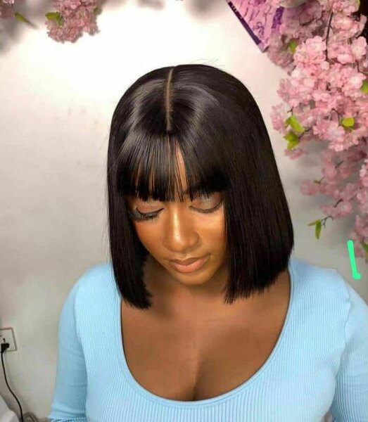 Perruque lisse avec frange