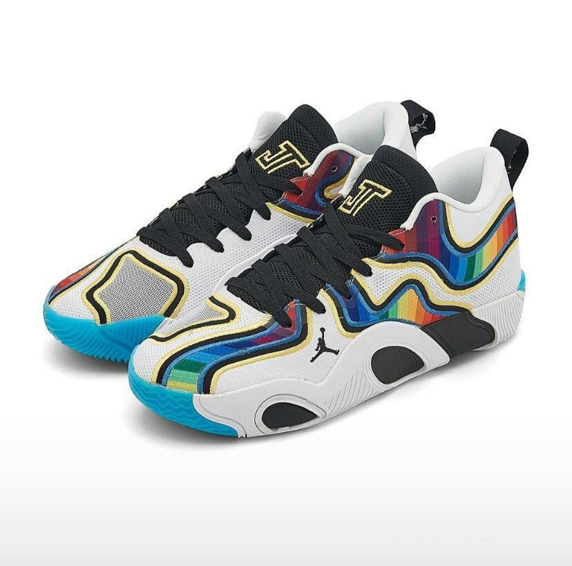 Sneakers en couleur vibrante